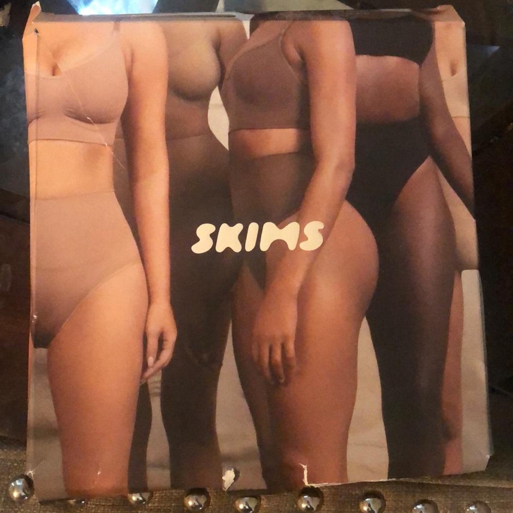 Skims core control thong